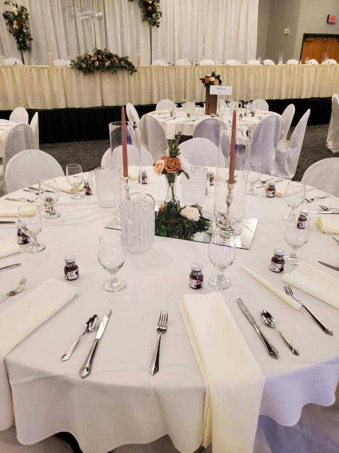 Crossroads Hotel And Huron Event Center Exteriör bild