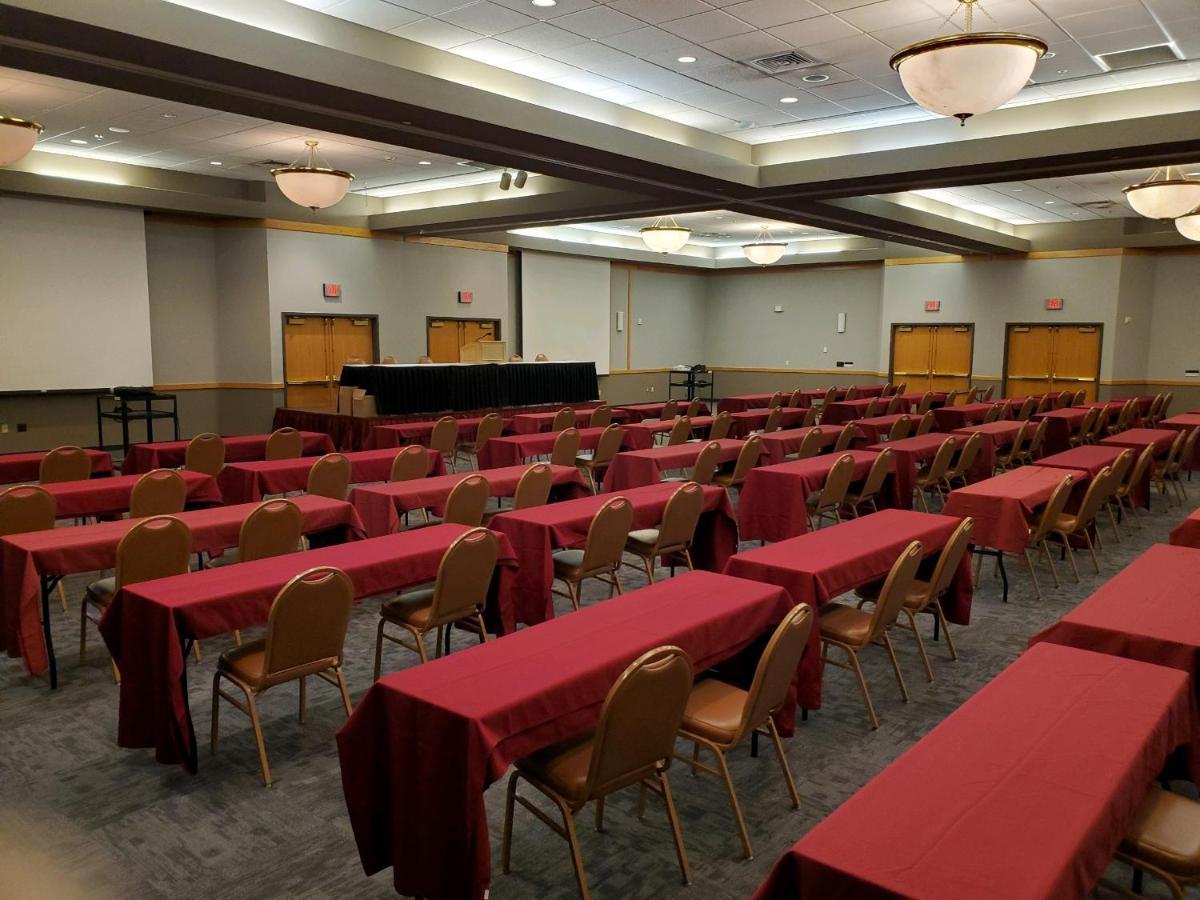 Crossroads Hotel And Huron Event Center Exteriör bild