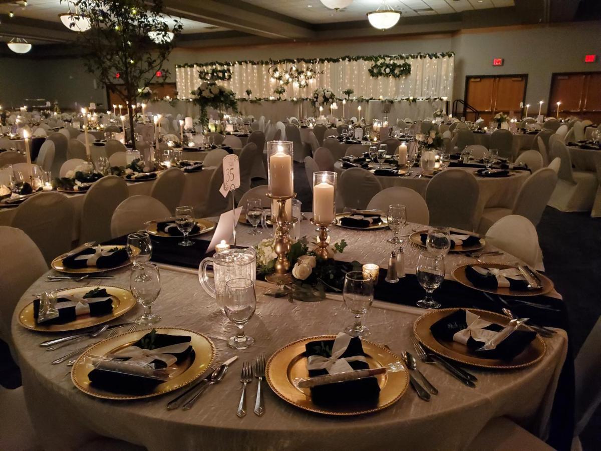Crossroads Hotel And Huron Event Center Exteriör bild