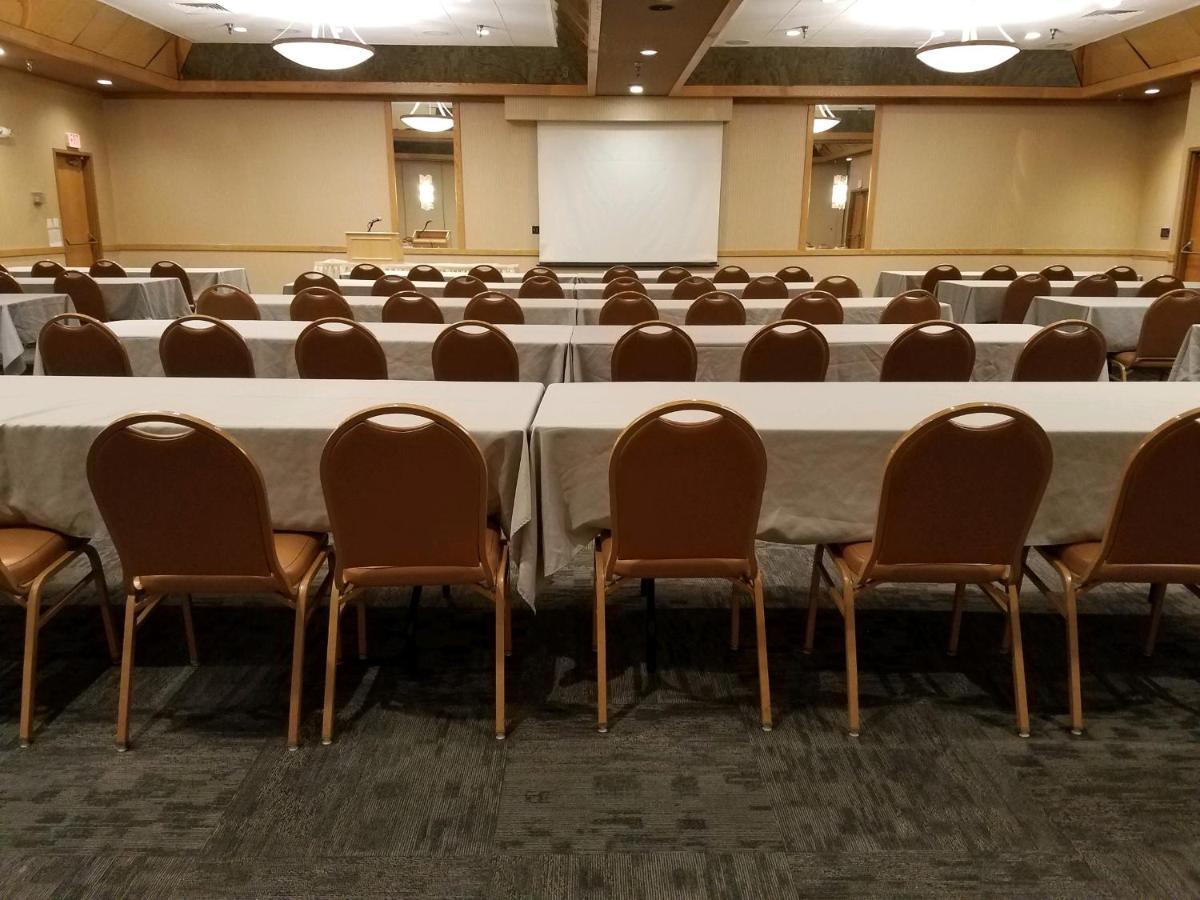 Crossroads Hotel And Huron Event Center Exteriör bild