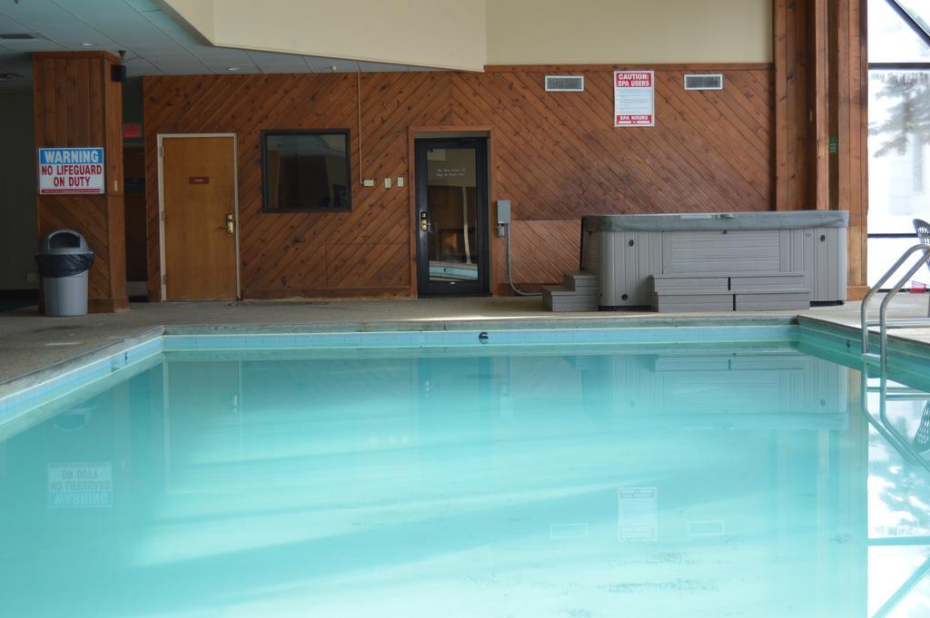 Crossroads Hotel And Huron Event Center Exteriör bild