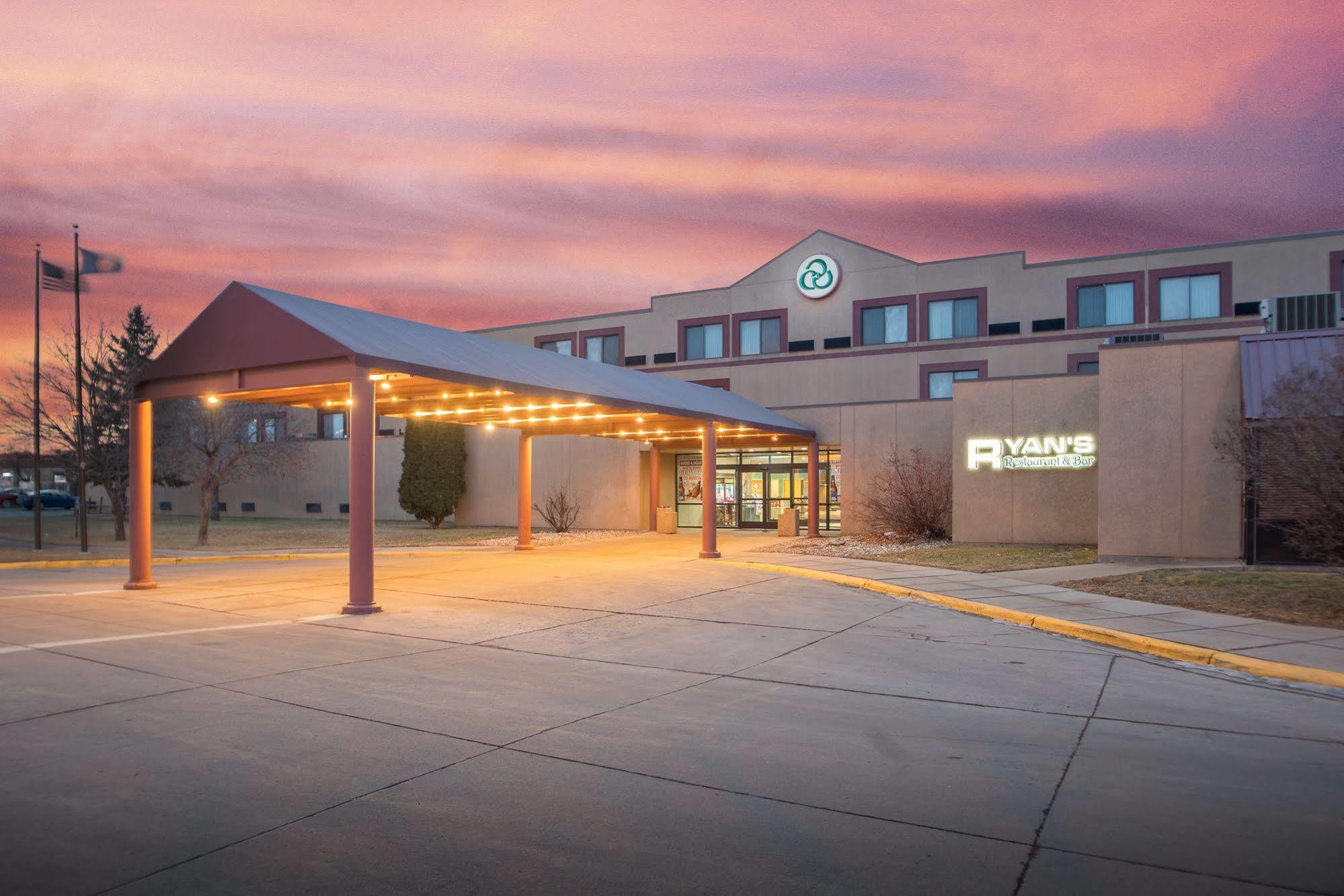 Crossroads Hotel And Huron Event Center Exteriör bild