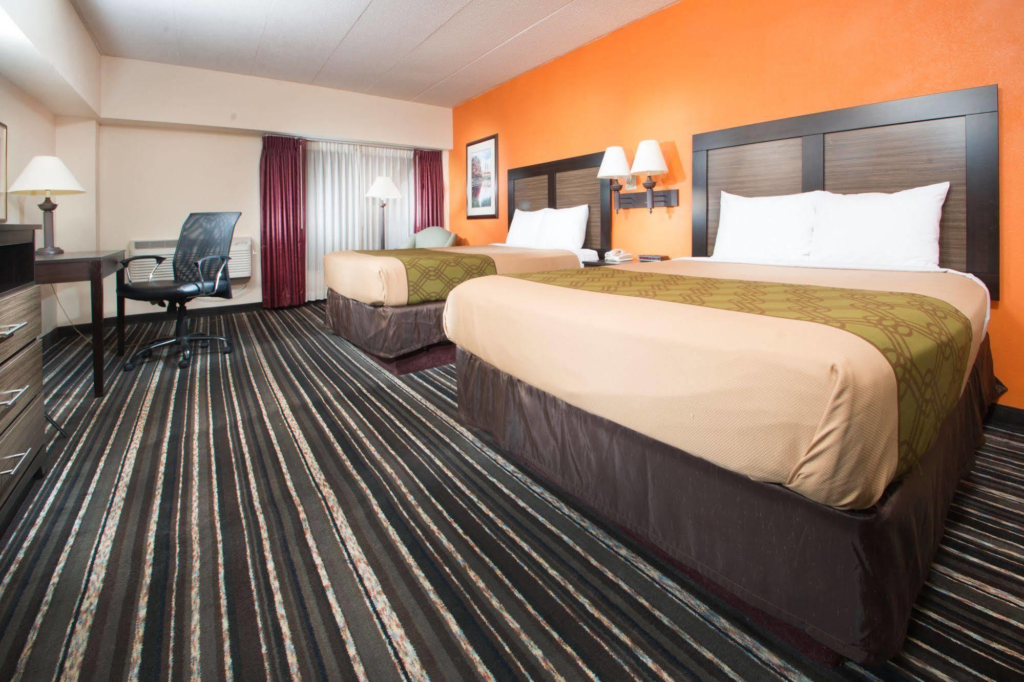 Crossroads Hotel And Huron Event Center Exteriör bild